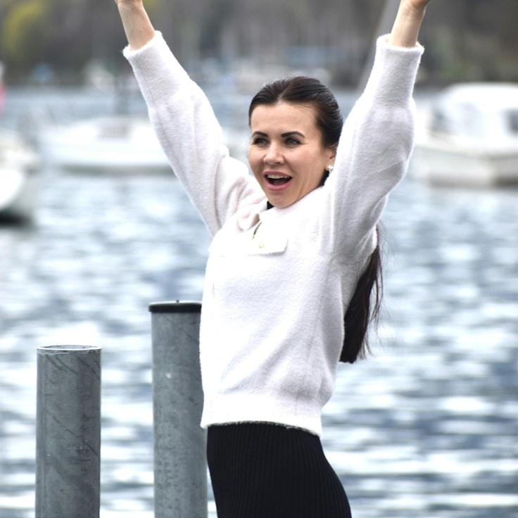 Jordan Malik, Client Relations Director, discussing corporate gifting strategy with business clients